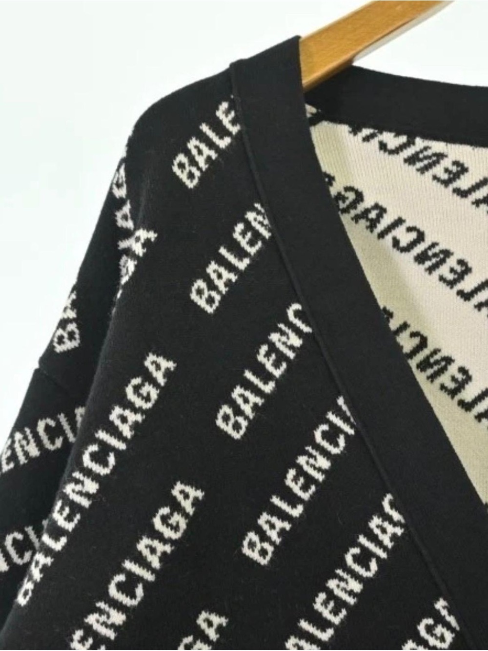Balenciaga Black & Cream All-Over Logo Cardigan Prod no -2200693211020r20260607 - Picture 6 of 8
